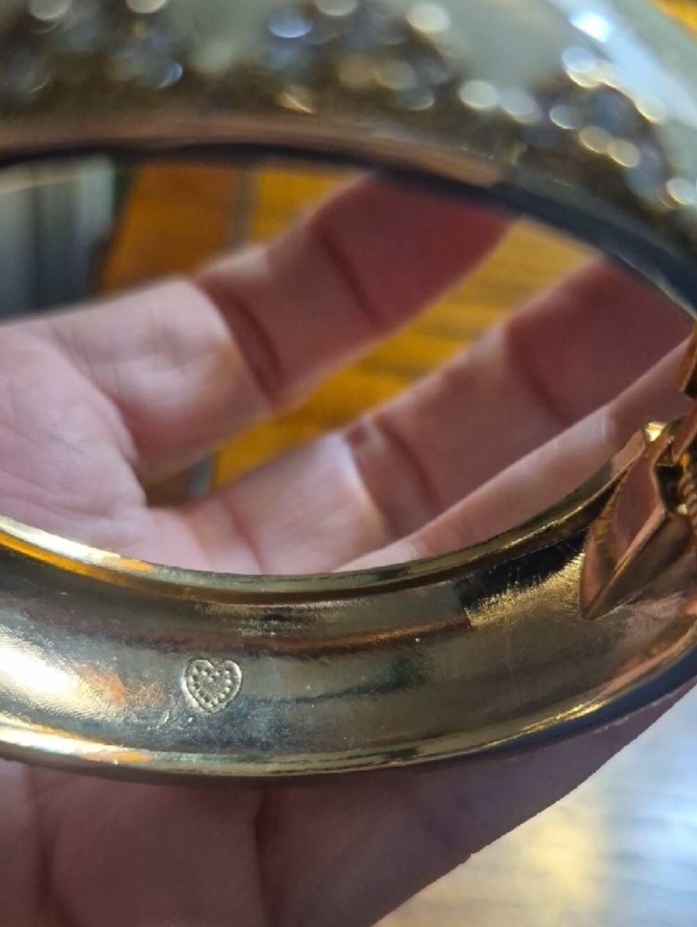 Stella and Dot SLOAN Enamel Rhinestone Bangle Hinged Bracelet Cream Gold Tone - Picture 8 of 8